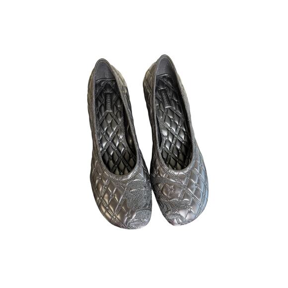 Burberry NWOB Baby Pump in Black Quilted Leather Size 39 - Picture 4 of 10